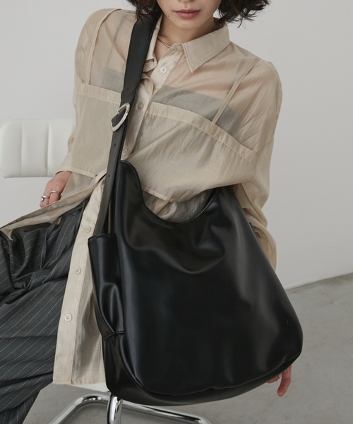 Aunt Marie's（アントマリーズ）の「フェイクレザーBIGムーンショルダーバッグ【PC・A4サイズ収納可/通勤・通学にもおすすめ】（ショルダーバッグ・レディース・ブラック/ブラウン・FREE）」の14枚目の写真