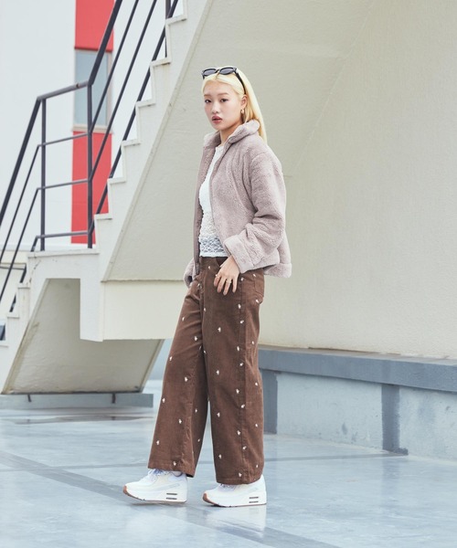 NIKE（ナイキ）の「ナイキ エア マックス 90 LV8 ウィメンズシューズ / Nike Air Max 90 LV8 Women's Shoes FD4328-111 White（スニーカー・レディース・ホワイト・22/22.5/23/23.5/24/24.5/25/25.5/26）」の6枚目の写真