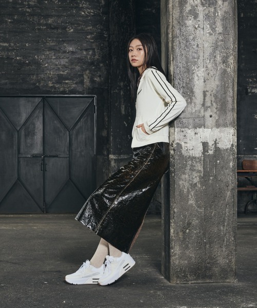 NIKE（ナイキ）の「ナイキ エア マックス 90 LV8 ウィメンズシューズ / Nike Air Max 90 LV8 Women's Shoes FD4328-111 White（スニーカー・レディース・ホワイト・22/22.5/23/23.5/24/24.5/25/25.5/26）」の10枚目の写真