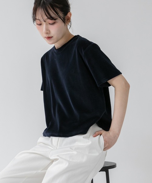 HEILIS(ヘイリス)の「コンパクトベロアTシャツ/ 秋服 コンパクト マットベロアカットソー ピンク ブラック ネイビー ブルー アイボリー オフホワイト ピンク グレー ブラウン ノームコア シンプル 韓国(Tシャツ/カットソー・レディース・ブルー/グレー/ブラック/アイボリー/ピンク/ブラウン/ネイビー・FREE)」の5枚目の写真