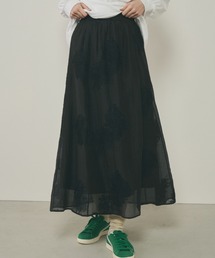 総刺繍シアーフレアスカート
