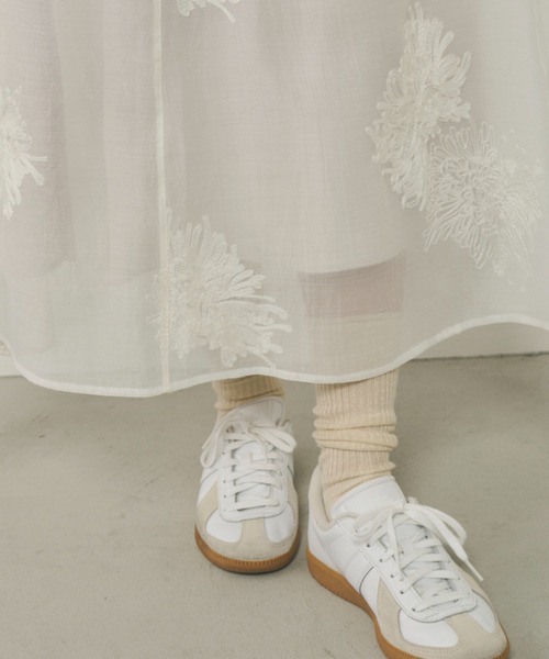 Unitage(ユニテージ)の「総刺繍シアーフレアスカート(スカート・レディース・アイボリー/ブラック・FREE)」の11枚目の写真