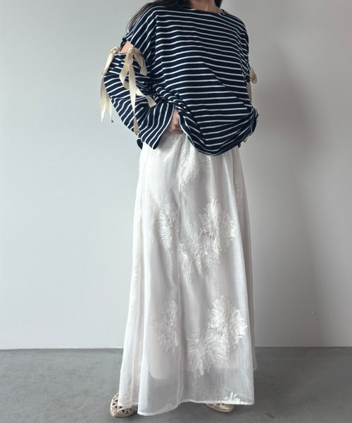 Unitage(ユニテージ)の「総刺繍シアーフレアスカート(スカート・レディース・アイボリー/ブラック・FREE)」の4枚目の写真