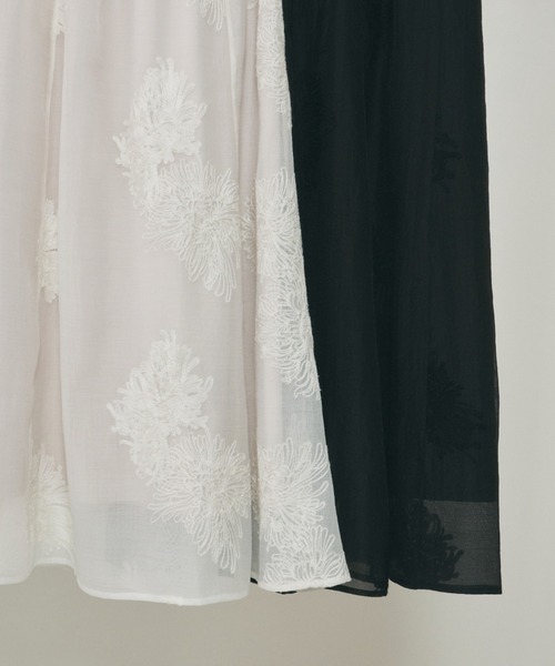 Unitage(ユニテージ)の「総刺繍シアーフレアスカート(スカート・レディース・アイボリー/ブラック・FREE)」の8枚目の写真