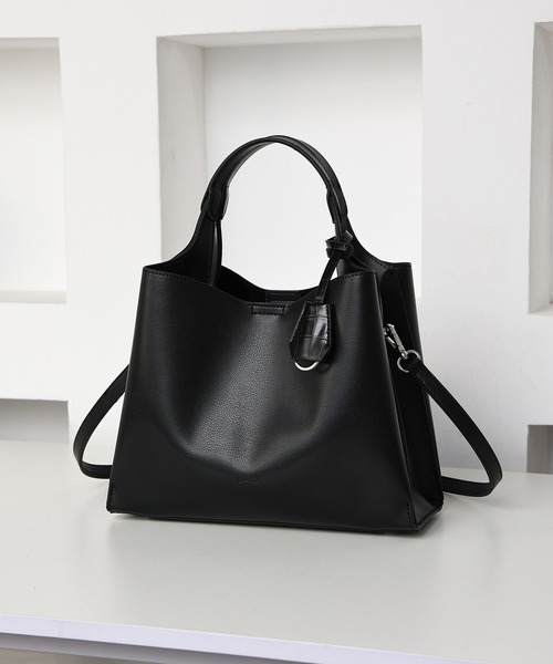 Ungrid（アングリッド）の「【Ungrid/アングリッド】軽量スムース クロコキーチャーム付両アオリポケットハンドバッグ（ハンドバッグ・レディース・キャメル/グレイッシュベージュ/ブラック/ベージュ/アイボリー・FREE）」の2枚目の写真