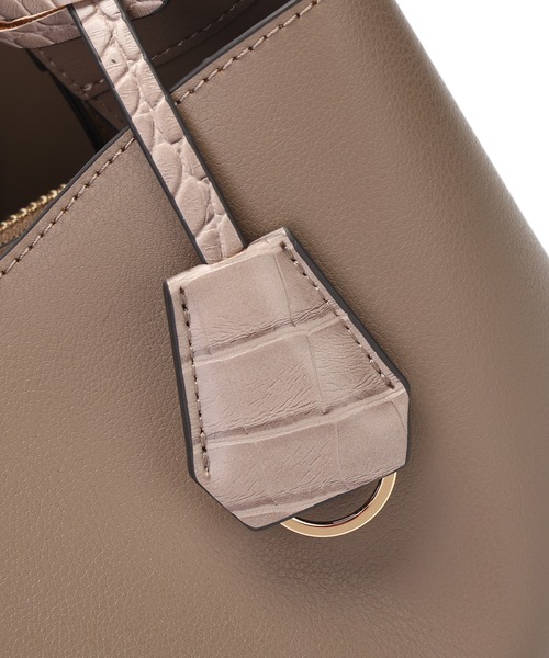 Ungrid（アングリッド）の「【Ungrid/アングリッド】軽量スムース クロコキーチャーム付両アオリポケットハンドバッグ（ハンドバッグ・レディース・キャメル/グレイッシュベージュ/ブラック/ベージュ/アイボリー・FREE）」の22枚目の写真