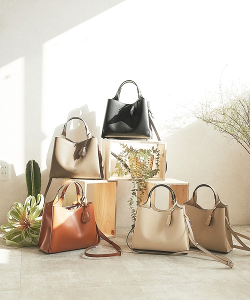 Ungrid（アングリッド）の「【Ungrid/アングリッド】軽量スムース クロコキーチャーム付両アオリポケットハンドバッグ（ハンドバッグ・レディース・キャメル/グレイッシュベージュ/ブラック/ベージュ/アイボリー・FREE）」の7枚目の写真