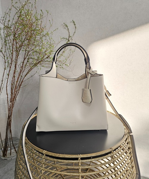 Ungrid（アングリッド）の「【Ungrid/アングリッド】軽量スムース クロコキーチャーム付両アオリポケットハンドバッグ（ハンドバッグ・レディース・キャメル/グレイッシュベージュ/ブラック/ベージュ/アイボリー・FREE）」の11枚目の写真