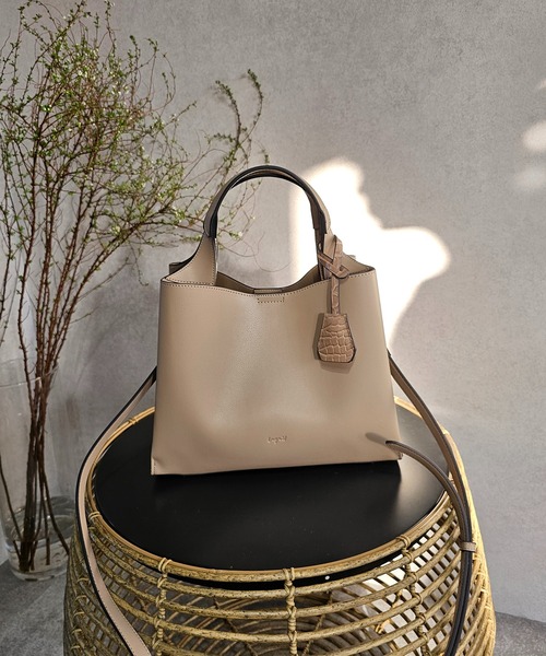 Ungrid（アングリッド）の「【Ungrid/アングリッド】軽量スムース クロコキーチャーム付両アオリポケットハンドバッグ（ハンドバッグ・レディース・キャメル/グレイッシュベージュ/ブラック/ベージュ/アイボリー・FREE）」の17枚目の写真