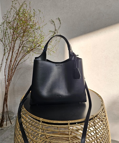 Ungrid（アングリッド）の「【Ungrid/アングリッド】軽量スムース クロコキーチャーム付両アオリポケットハンドバッグ（ハンドバッグ・レディース・キャメル/グレイッシュベージュ/ブラック/ベージュ/アイボリー・FREE）」の12枚目の写真