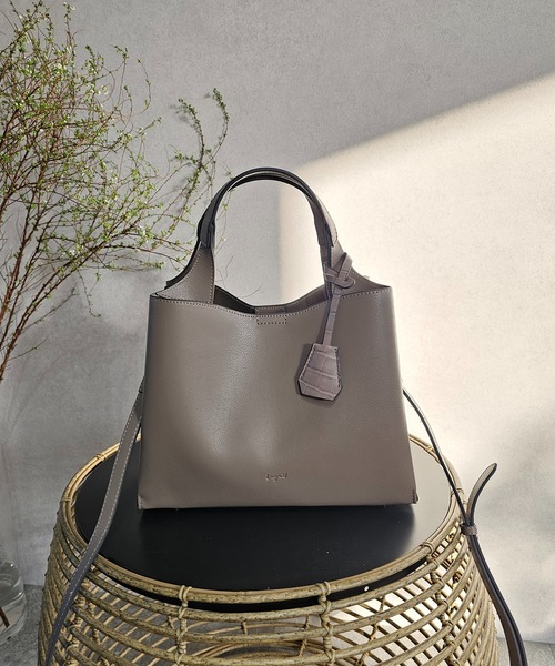 Ungrid（アングリッド）の「【Ungrid/アングリッド】軽量スムース クロコキーチャーム付両アオリポケットハンドバッグ（ハンドバッグ・レディース・キャメル/グレイッシュベージュ/ブラック/ベージュ/アイボリー・FREE）」の19枚目の写真