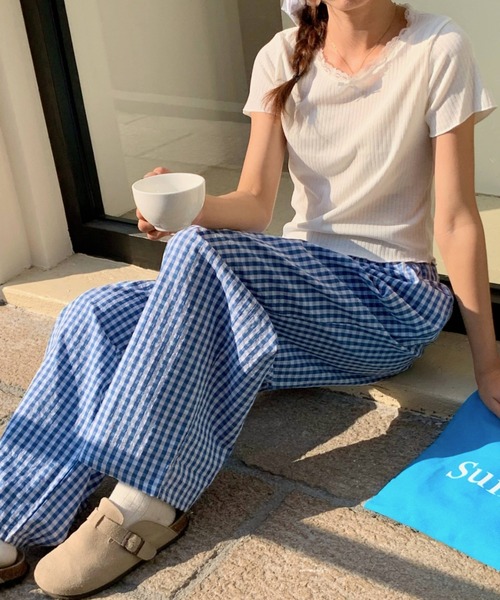 everycoco(エブリーココ)の「ギンガムチェックタックバレルレッグパンツ(その他パンツ・レディース・ブルー/ブラック・M/L)」の11枚目の写真