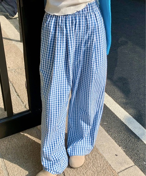 everycoco(エブリーココ)の「ギンガムチェックタックバレルレッグパンツ(その他パンツ・レディース・ブルー/ブラック・M/L)」の5枚目の写真