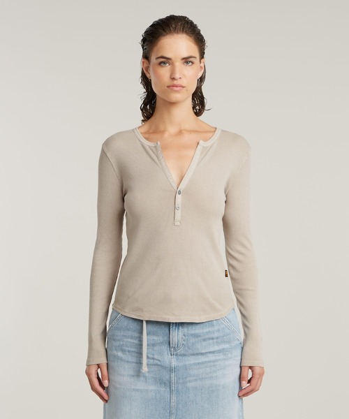 G-STAR(ジースター)の「DEEP V-NECK SLIM TOP/Vネックヘンリースリムトップス(Tシャツ/カットソー・レディース・ブラック系その他/ベージュ系その他・X-SMALL/SMALL/MEDIUM)」の2枚目の写真
