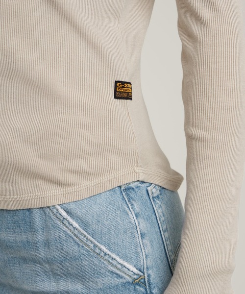 G-STAR(ジースター)の「DEEP V-NECK SLIM TOP/Vネックヘンリースリムトップス(Tシャツ/カットソー・レディース・ブラック系その他/ベージュ系その他・X-SMALL/SMALL/MEDIUM)」の12枚目の写真