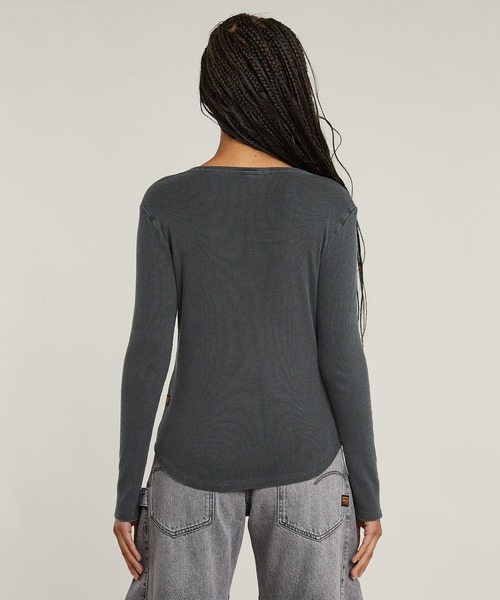 G-STAR(ジースター)の「DEEP V-NECK SLIM TOP/Vネックヘンリースリムトップス(Tシャツ/カットソー・レディース・ブラック系その他/ベージュ系その他・X-SMALL/SMALL/MEDIUM)」の3枚目の写真