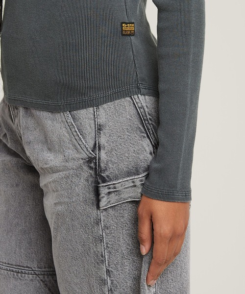 G-STAR(ジースター)の「DEEP V-NECK SLIM TOP/Vネックヘンリースリムトップス(Tシャツ/カットソー・レディース・ブラック系その他/ベージュ系その他・X-SMALL/SMALL/MEDIUM)」の6枚目の写真