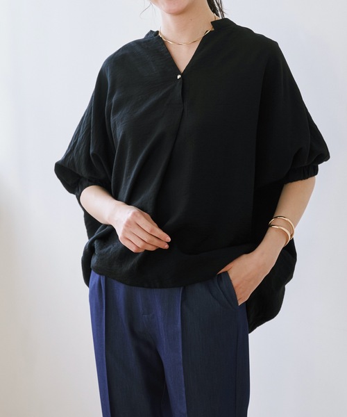 Emma Taylor(エマテイラー)の「キーネックシアードルマンオーバーシャツ(シャツ/ブラウス・レディース・ホワイト/ブラック/セージグリーン・FREE)」の10枚目の写真