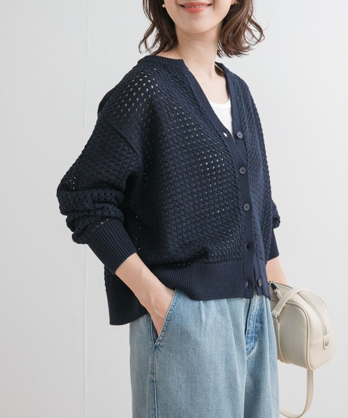 URBAN RESEARCH DOORS(アーバンリサーチドアーズ)の「透かし柄キーネックカーディガン(カーディガン/ボレロ・レディース・アイボリー/ネイビー・MEDIUM)」の7枚目の写真