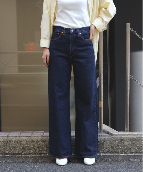Levi's(リーバイス)の「Levi's(リーバイス)「RIBCAGE」ワイドレッグ(デニムパンツ・レディース・ノンウォッシュ・26inch/25inch/24inch/27inch)」の1枚目の写真