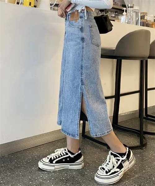 FREE STYLISTS(フリー スタイリスト)の「スリットデニムロングスカート(デニムスカート・レディース・ダークブルー/ライトブルー・S/M/L/XL/2XL)」の1枚目の写真