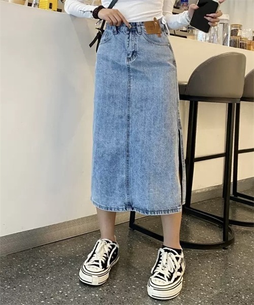 FREE STYLISTS(フリー スタイリスト)の「スリットデニムロングスカート(デニムスカート・レディース・ダークブルー/ライトブルー・S/M/L/XL/2XL)」の4枚目の写真
