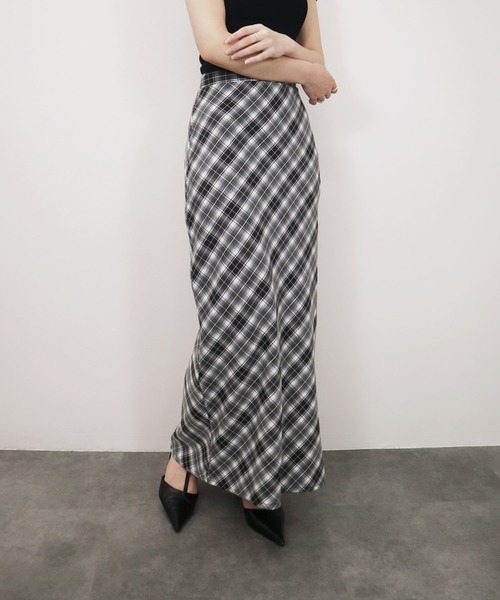Reurie'(レウリィ)の「チェックナロースカート/check narrow skirt チェック柄 ブラック レッド ロング丈 大人かわいい カジュアル(スカート・レディース・ブラック/レッド・FREE)」の2枚目の写真