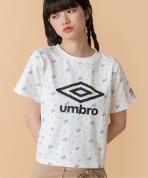 Casselini（キャセリーニ）の「[UMBRO × Casselini] 花柄ロゴTシャツ（Tシャツ/カットソー）」