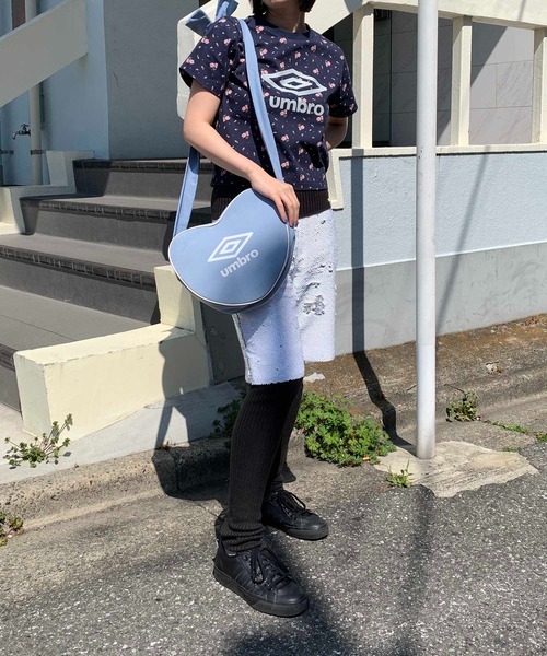 Casselini（キャセリーニ）の「[UMBRO × Casselini] 花柄ロゴTシャツ（Tシャツ/カットソー・レディース・ピンク/ネイビー/ホワイト・FREE）」の6枚目の写真