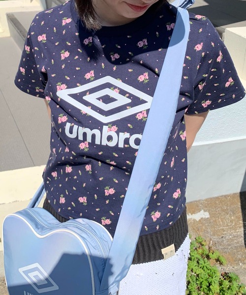 Casselini（キャセリーニ）の「[UMBRO × Casselini] 花柄ロゴTシャツ（Tシャツ/カットソー・レディース・ピンク/ネイビー/ホワイト・FREE）」の5枚目の写真