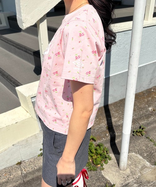 セール】[UMBRO × Casselini] 花柄ロゴTシャツ（Tシャツ