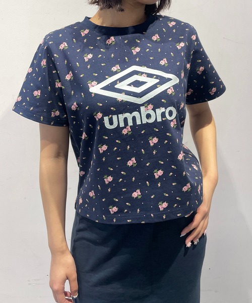 セール】[UMBRO × Casselini] 花柄ロゴTシャツ（Tシャツ
