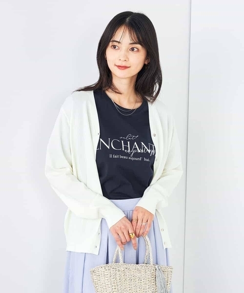 a.v.v（アーヴェヴェ）の「【接触冷感/UVカット/洗える】Vネック美ラクるサマーカーディガン（カーディガン/ボレロ・レディース・グレー系その他/ブラック/ホワイト/ブルー・36/38/40）」の2枚目の写真