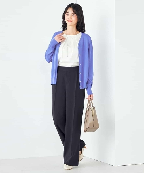 a.v.v（アーヴェヴェ）の「【接触冷感/UVカット/洗える】Vネック美ラクるサマーカーディガン（カーディガン/ボレロ・レディース・グレー系その他/ブラック/ホワイト/ブルー・36/38/40）」の20枚目の写真