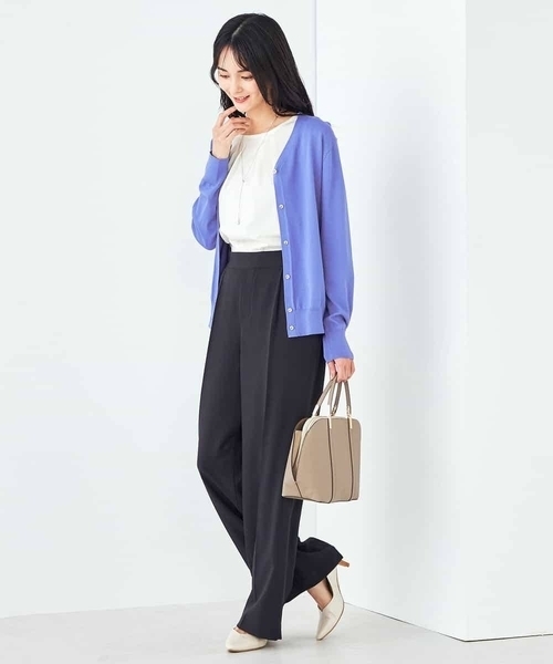 a.v.v（アーヴェヴェ）の「【接触冷感/UVカット/洗える】Vネック美ラクるサマーカーディガン（カーディガン/ボレロ・レディース・グレー系その他/ブラック/ホワイト/ブルー・36/38/40）」の22枚目の写真