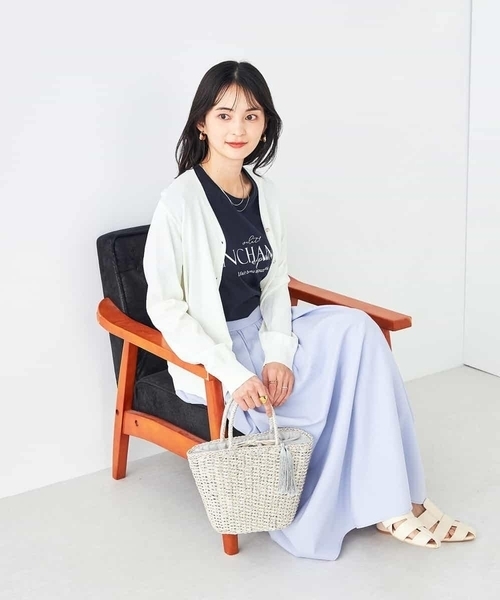 a.v.v（アーヴェヴェ）の「【接触冷感/UVカット/洗える】Vネック美ラクるサマーカーディガン（カーディガン/ボレロ・レディース・グレー系その他/ブラック/ホワイト/ブルー・36/38/40）」の5枚目の写真