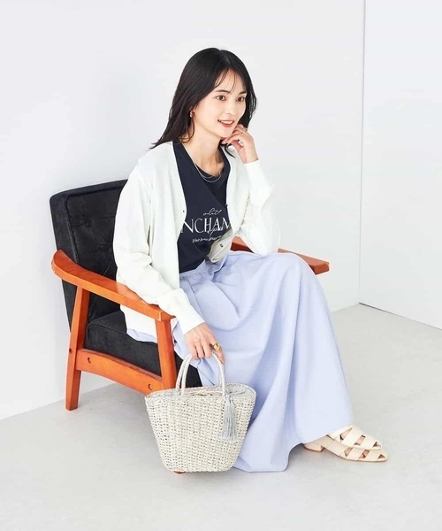 a.v.v（アーヴェヴェ）の「【接触冷感/UVカット/洗える】Vネック美ラクるサマーカーディガン（カーディガン/ボレロ・レディース・グレー系その他/ブラック/ホワイト/ブルー・36/38/40）」の6枚目の写真