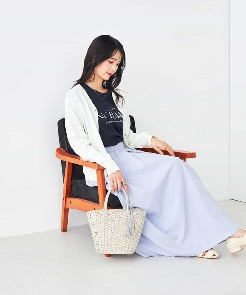 a.v.v（アーヴェヴェ）の「【接触冷感/UVカット/洗える】Vネック美ラクるサマーカーディガン（カーディガン/ボレロ・レディース・グレー系その他/ブラック/ホワイト/ブルー・36/38/40）」の7枚目の写真