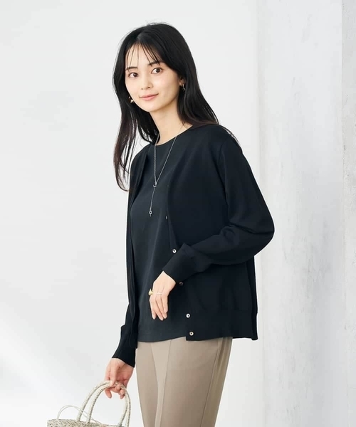 a.v.v（アーヴェヴェ）の「【接触冷感/UVカット/洗える】Vネック美ラクるサマーカーディガン（カーディガン/ボレロ・レディース・グレー系その他/ブラック/ホワイト/ブルー・36/38/40）」の8枚目の写真