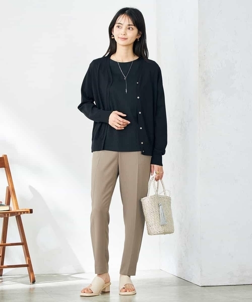 a.v.v（アーヴェヴェ）の「【接触冷感/UVカット/洗える】Vネック美ラクるサマーカーディガン（カーディガン/ボレロ・レディース・グレー系その他/ブラック/ホワイト/ブルー・36/38/40）」の9枚目の写真