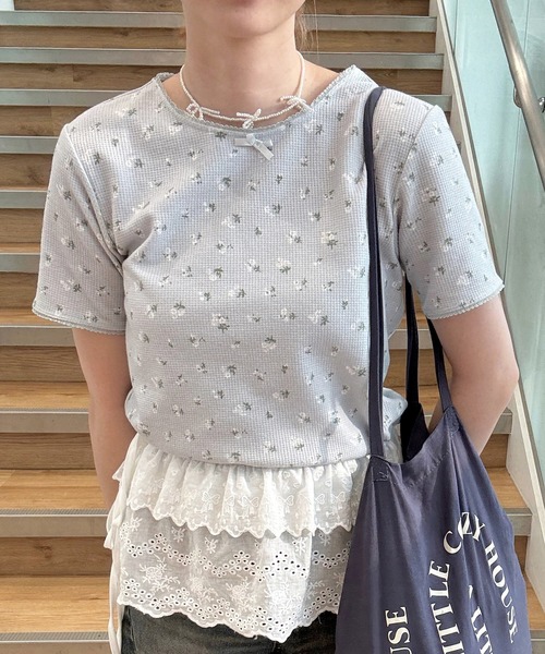 INTER FACTORY(インターファクトリー)の「ちょこび - 花柄ワッフルT made in INTER FACTORY(Tシャツ/カットソー・レディース・アイボリー/サックスブルー・FREE)」の2枚目の写真