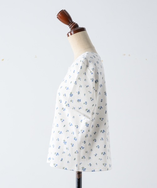 INTER FACTORY(インターファクトリー)の「ちょこび - 花柄ワッフルT made in INTER FACTORY(Tシャツ/カットソー・レディース・アイボリー/サックスブルー・FREE)」の4枚目の写真