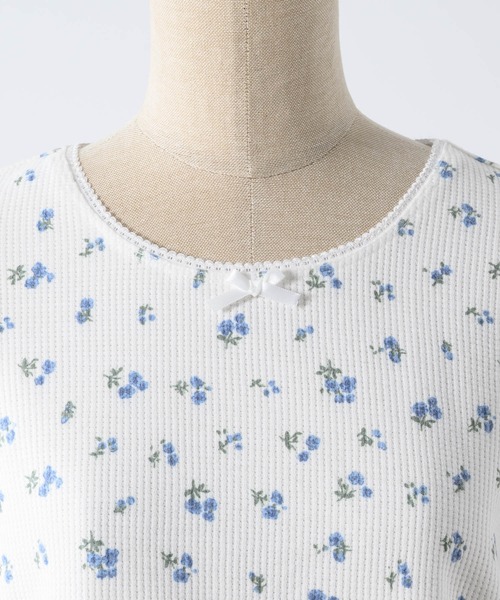 INTER FACTORY(インターファクトリー)の「ちょこび - 花柄ワッフルT made in INTER FACTORY(Tシャツ/カットソー・レディース・アイボリー/サックスブルー・FREE)」の6枚目の写真