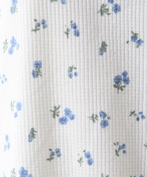 INTER FACTORY(インターファクトリー)の「ちょこび - 花柄ワッフルT made in INTER FACTORY(Tシャツ/カットソー・レディース・アイボリー/サックスブルー・FREE)」の7枚目の写真