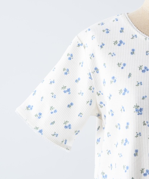 INTER FACTORY(インターファクトリー)の「ちょこび - 花柄ワッフルT made in INTER FACTORY(Tシャツ/カットソー・レディース・アイボリー/サックスブルー・FREE)」の8枚目の写真