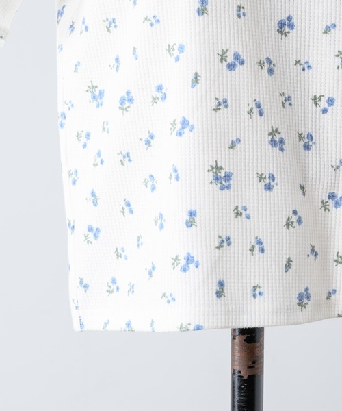 INTER FACTORY(インターファクトリー)の「ちょこび - 花柄ワッフルT made in INTER FACTORY(Tシャツ/カットソー・レディース・アイボリー/サックスブルー・FREE)」の10枚目の写真