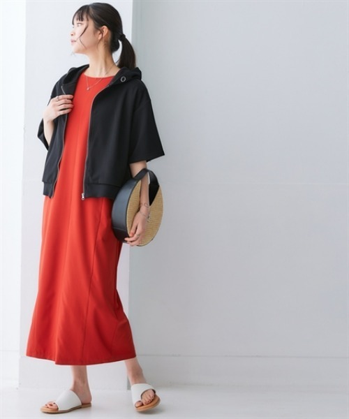 nissen（ニッセン）の「二の腕華奢見えカバータックワンピース（防しわ・ストレッチ）＜大きいサイズ有＞（ワンピース・レディース・ブラック/ブルー/オレンジ・S/M/L/LL/3L）」の13枚目の写真