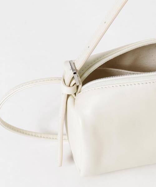 URBAN RESEARCH（アーバンリサーチ）の「LEATHER SQUARE SHOULDER（ショルダーバッグ・レディース・アイボリー/ブラック・-）」の9枚目の写真