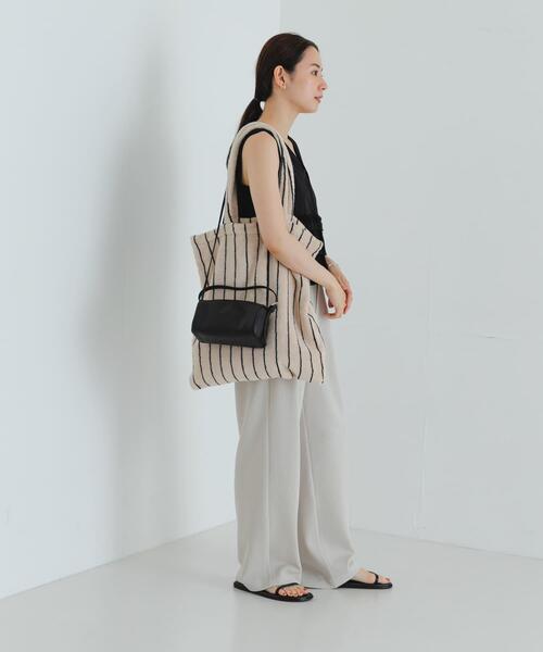 URBAN RESEARCH（アーバンリサーチ）の「LEATHER SQUARE SHOULDER（ショルダーバッグ・レディース・アイボリー/ブラック・-）」の13枚目の写真