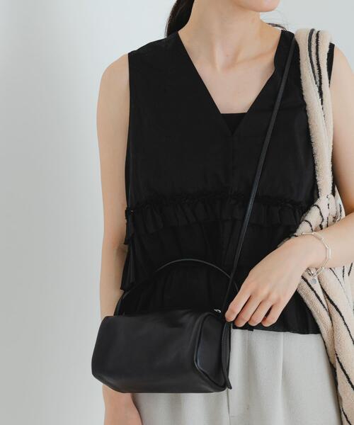 美品URBAN RESEARCH ブラックレザー　Mサイズ セール】LEATHER SQUARE SHOULDER（ショルダーバッグ）｜URBAN